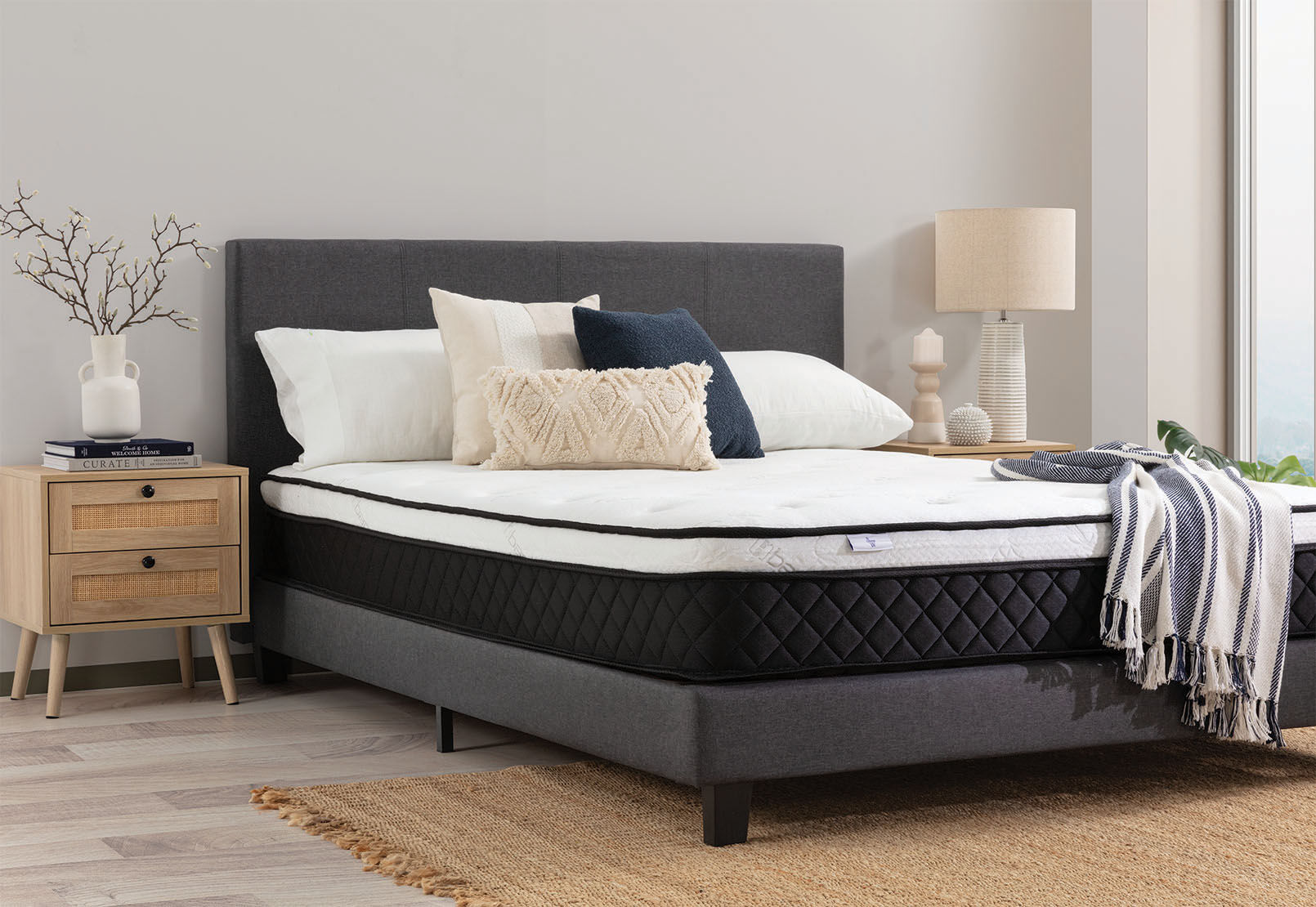 WHITE LLAMA Allura Queen Mattress