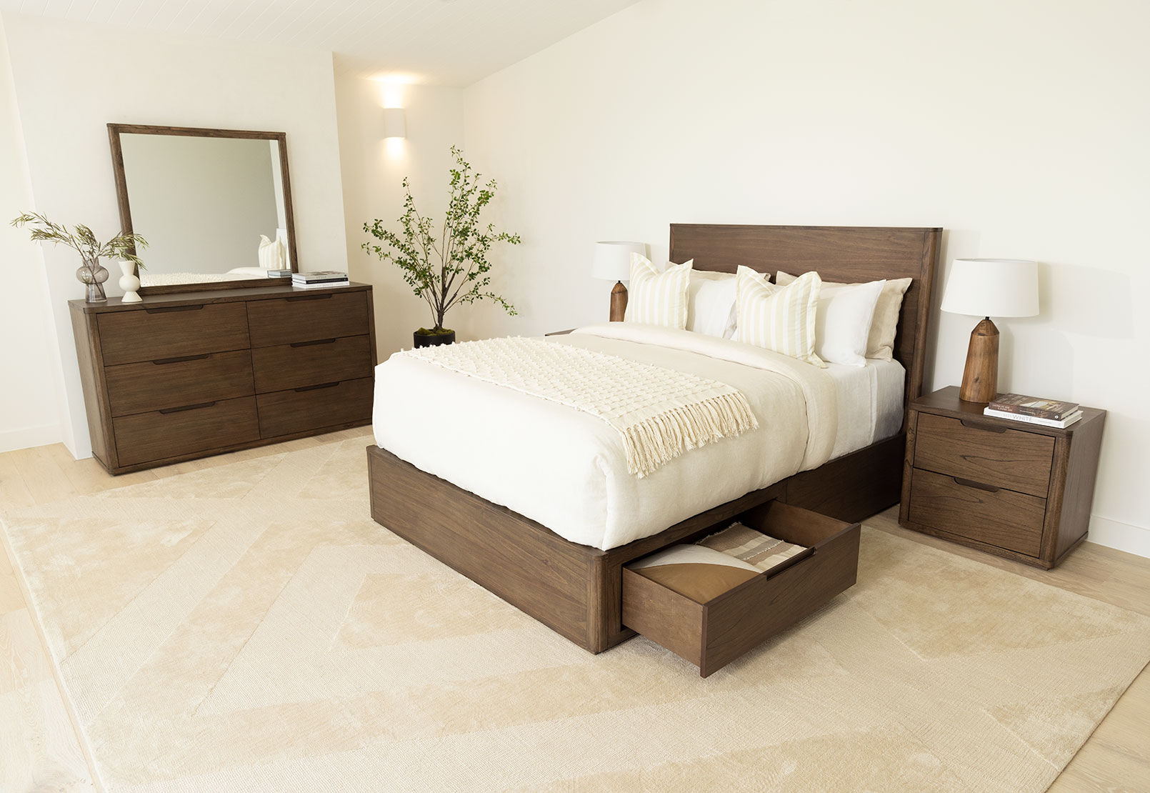 NICCOLO - 4 Piece 2 Drawer King Bed Dresser Suite NICCOLO