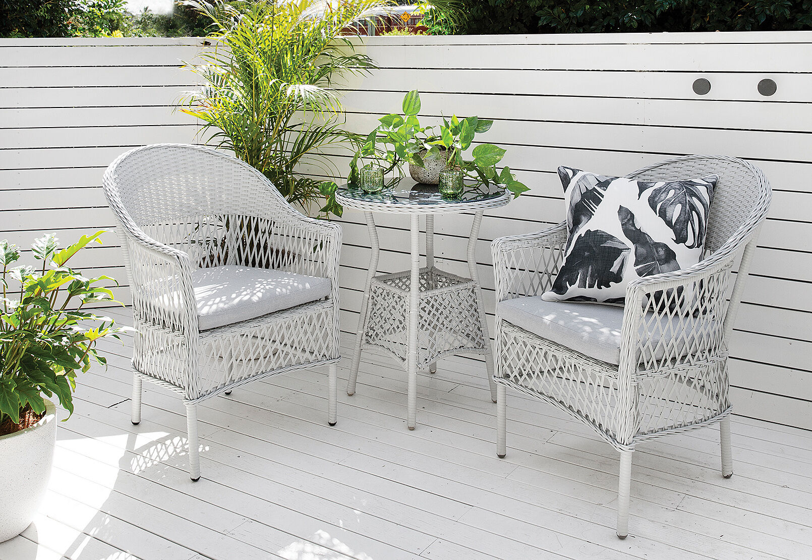 White 3 store piece outdoor setting