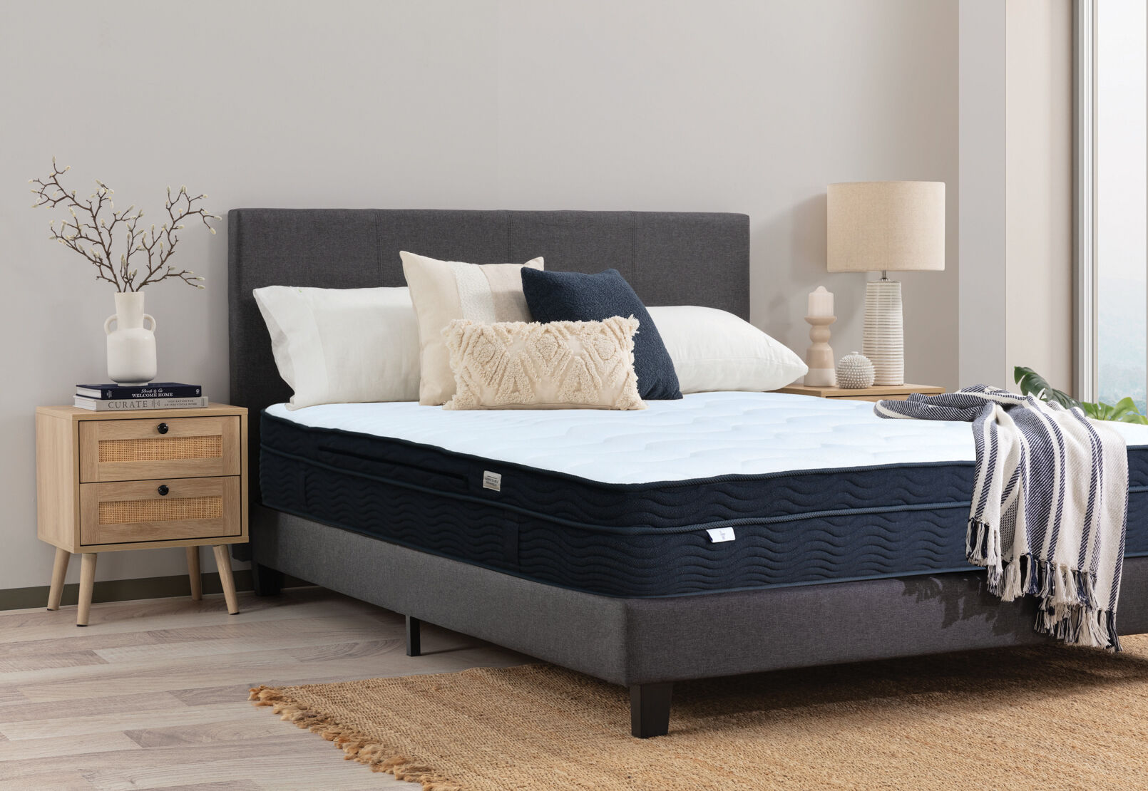LLAMA - Evoca Queen Mattress LLAMA