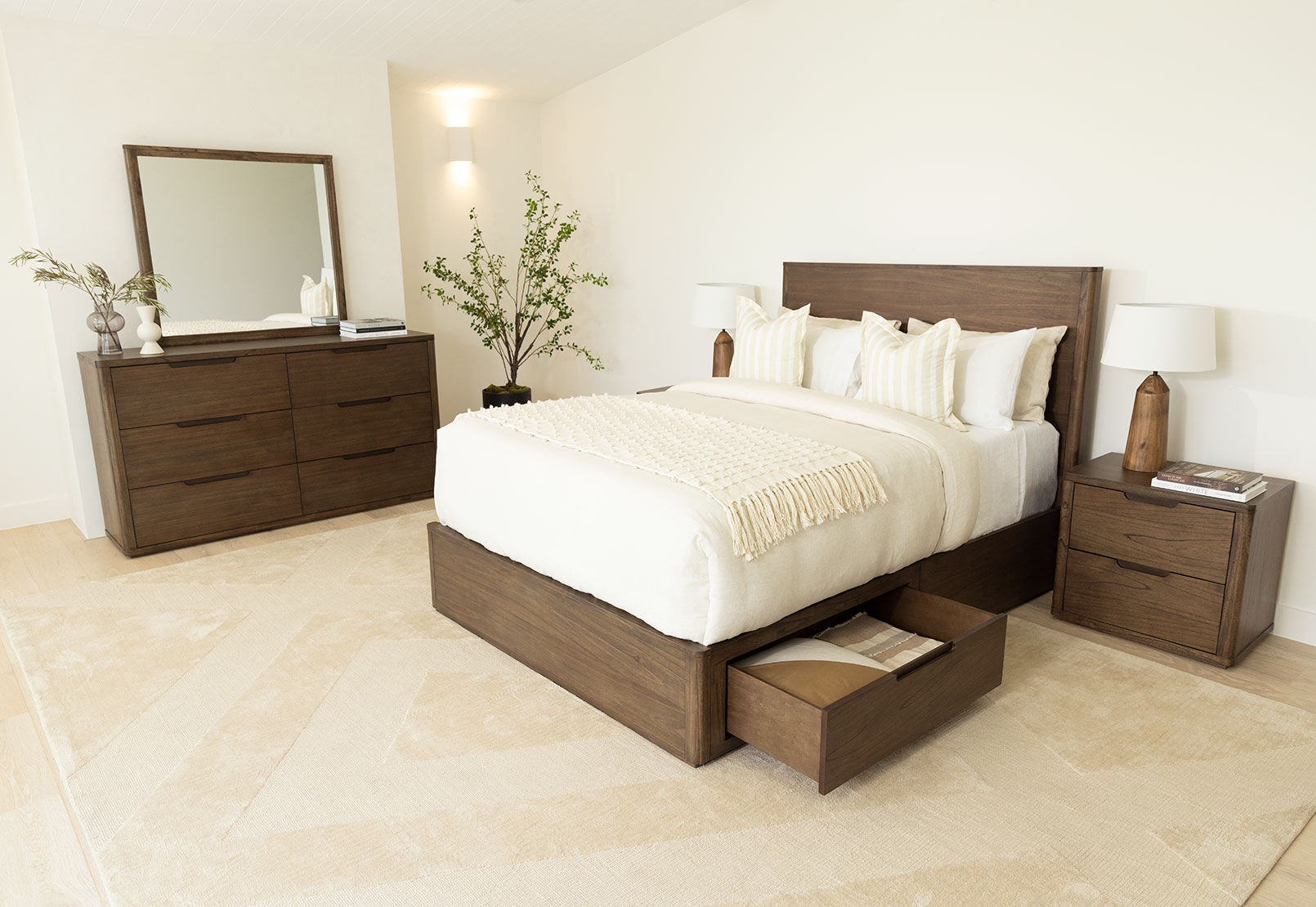 NICCOLO - 2 Drawer Queen Bed NICCOLO