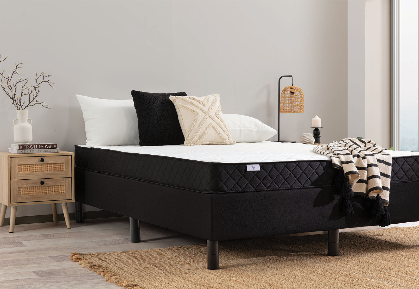 WHITE LLAMA Enchant Queen Mattress