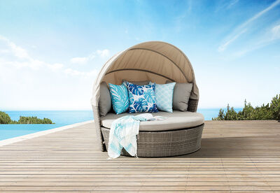 ST KILDA - Canopy Daybed.