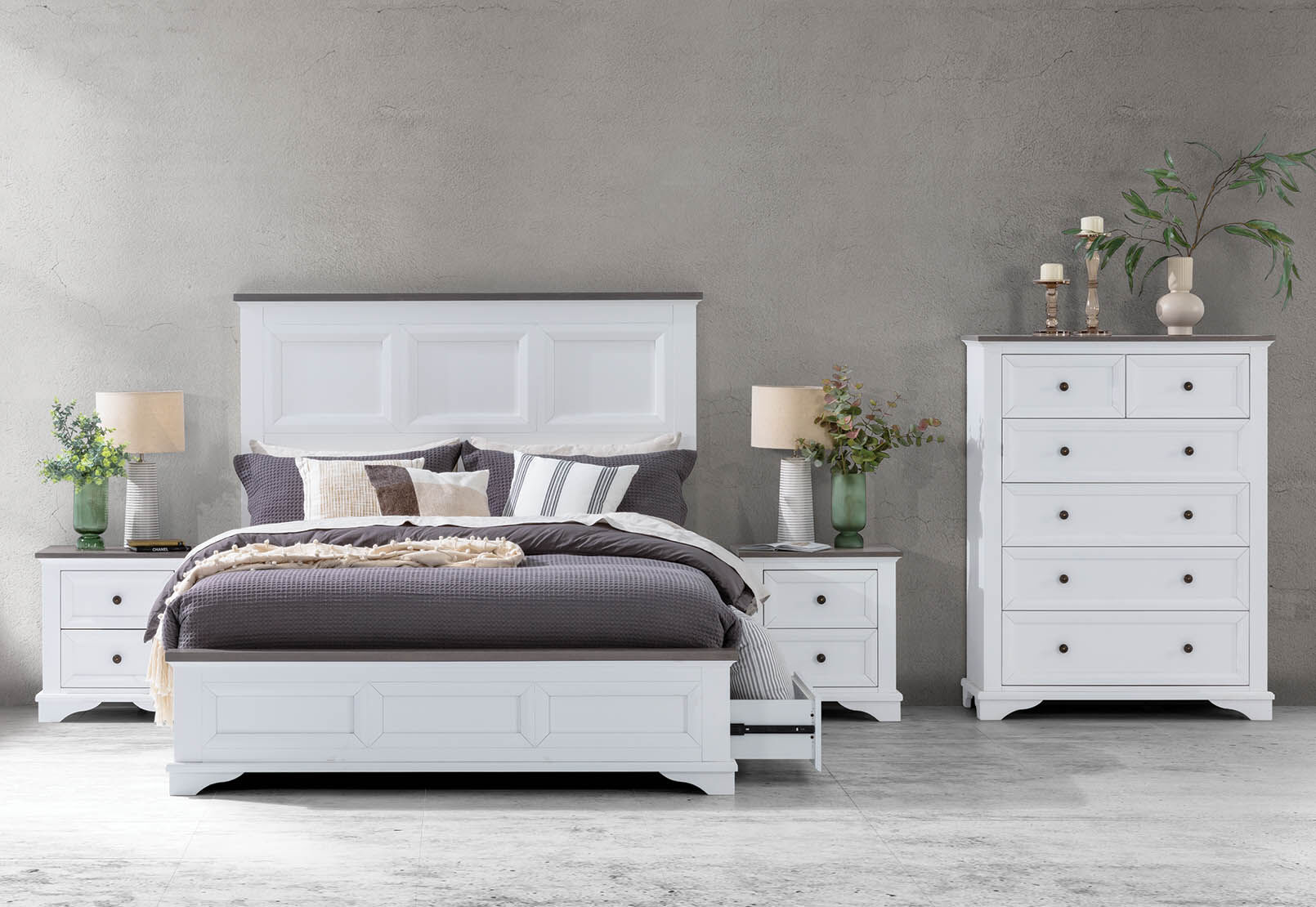 WHITE MARSEILLE MK2 Queen Bed
