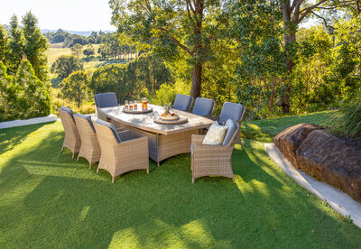 LUAU - Outdoor Dining Table