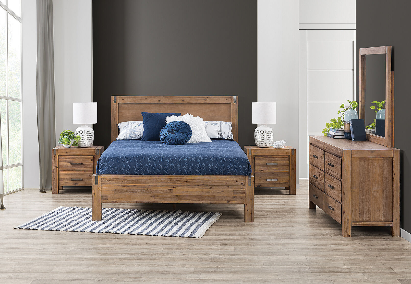SILVERWOOD - 4 Piece King Dresser Bedroom Suite SILVERWOOD