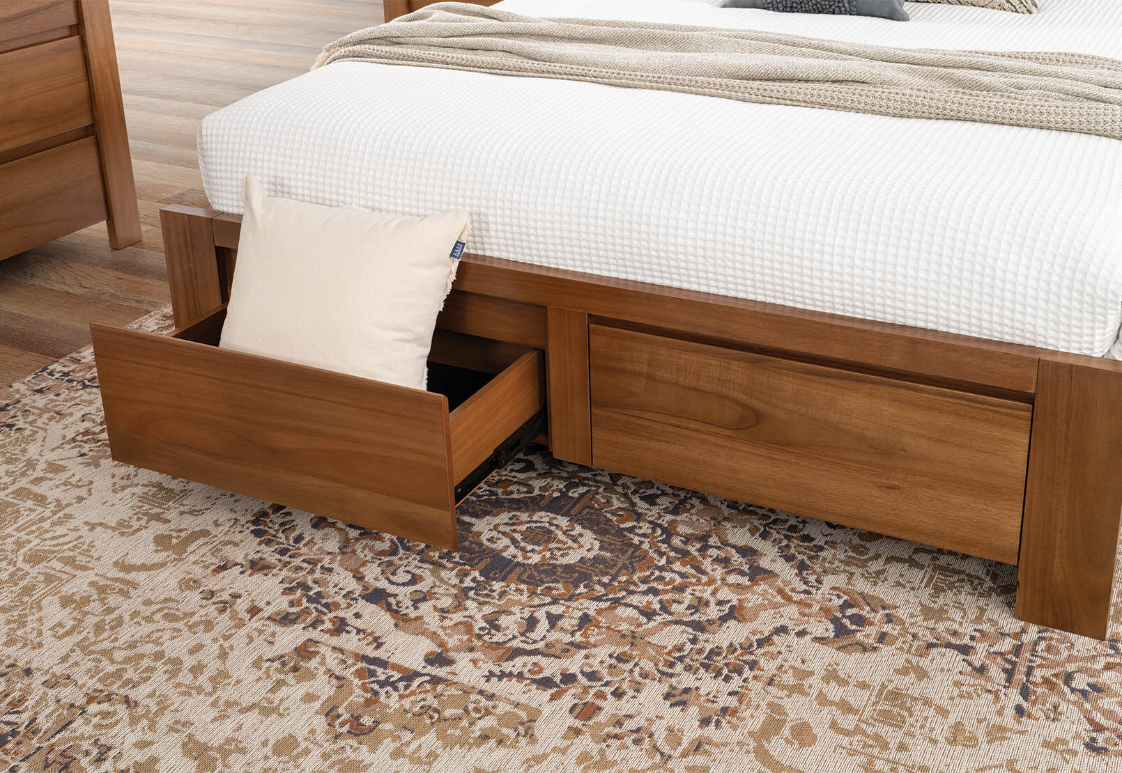 WINTON - King Bed WINTON