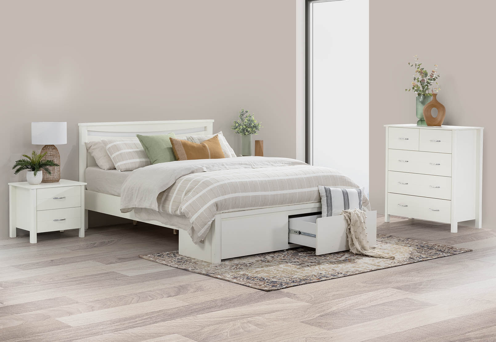 WHITE LEHMAN Queen Bed