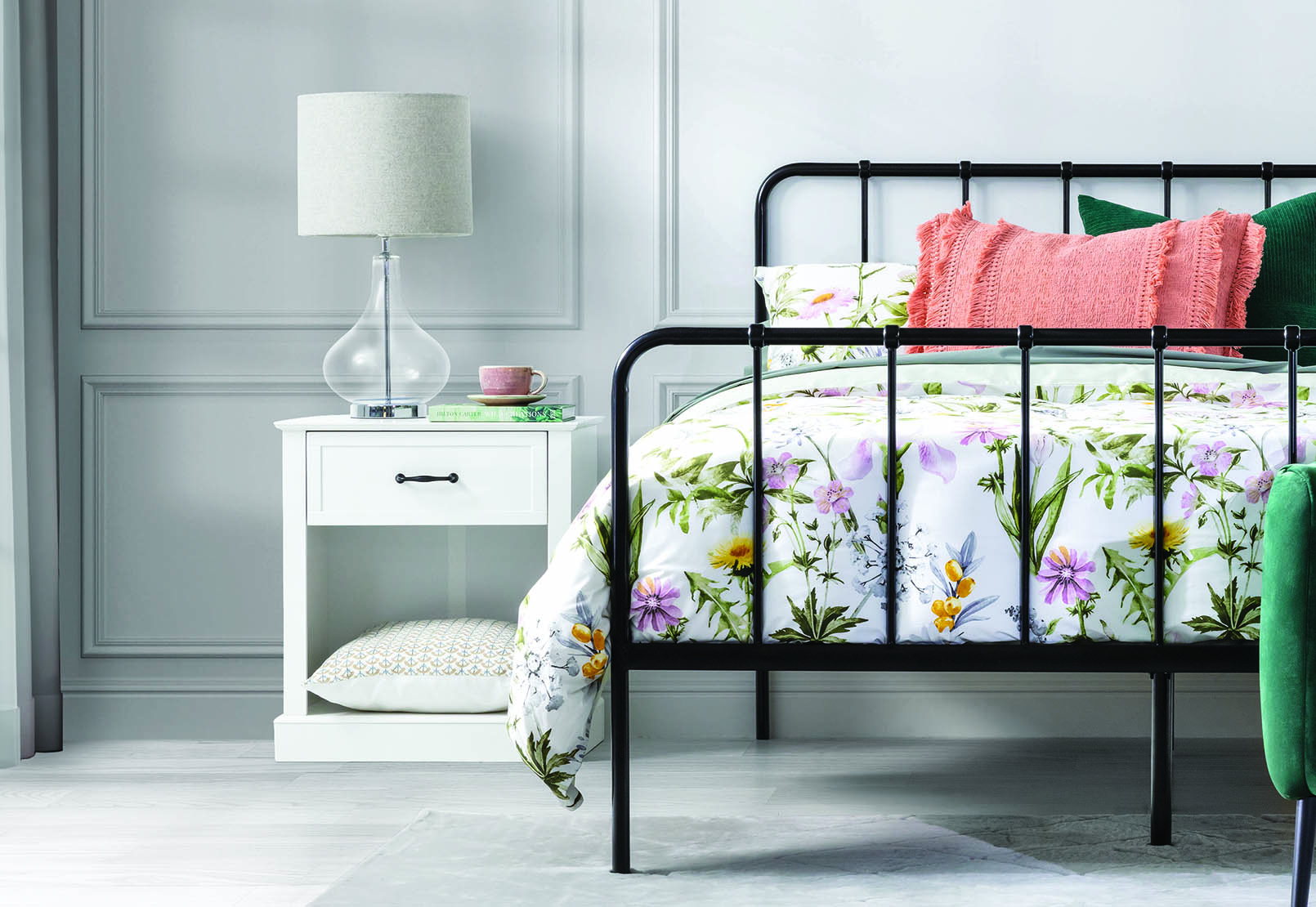 WHITE MYERS Bedside